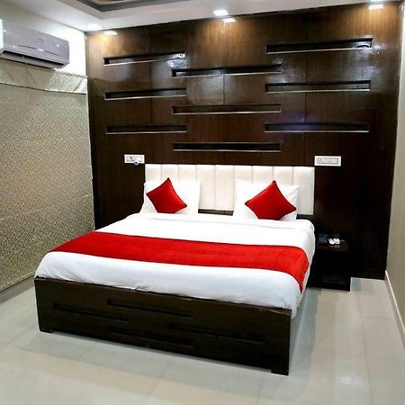 Hotel Eurasia Zirakpur 외부 사진