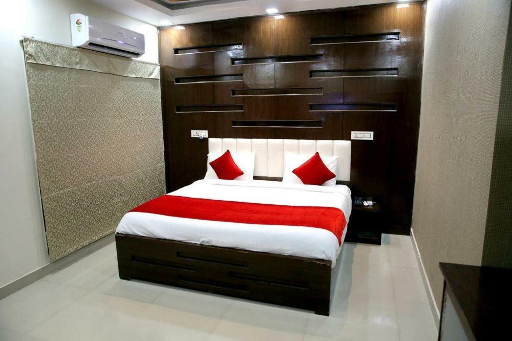 Hotel Eurasia Zirakpur 외부 사진